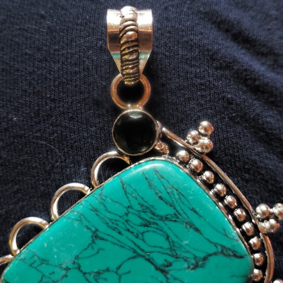 HANDCRAFTED HUGE TURQUOISE+GREEN QUARTZ PENDANT - Picture 4 of 5